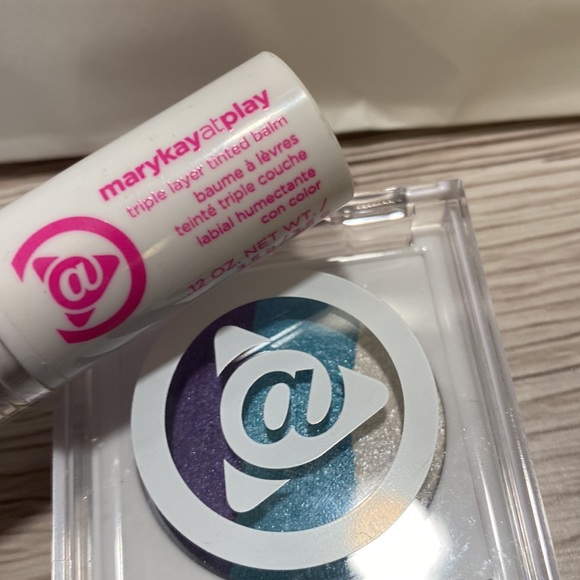 Mary Kay at play eyeshadow & tinted balm set - Picture 2 of 5